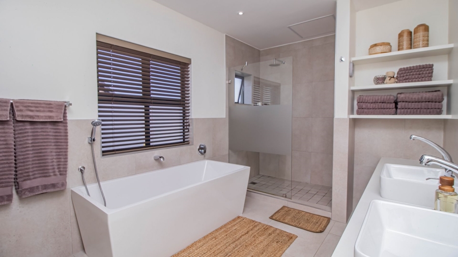 To Let 4 Bedroom Property for Rent in Royal Ascot Western Cape